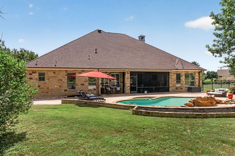 32-web-or-mls-201-canyon-vista-ln-(9-of-29).jpg