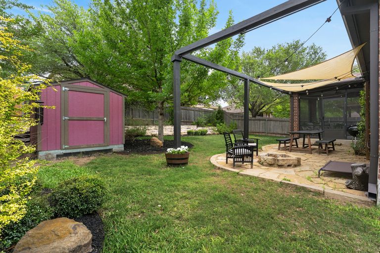 32-web-or-mls-408-kissing-oak-dr-(32-of-39).jpg