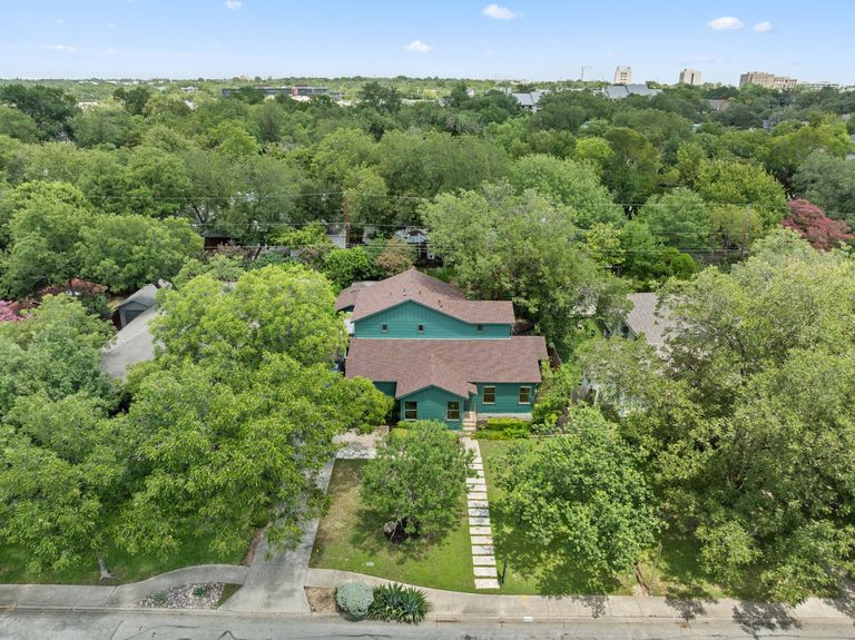 32-web-or-mls-4903-shoal-creek-blvd-(32-of-38).jpg