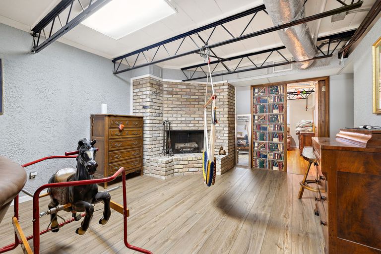 32-web-or-mls-7-inwood-cir-020625-76.jpg