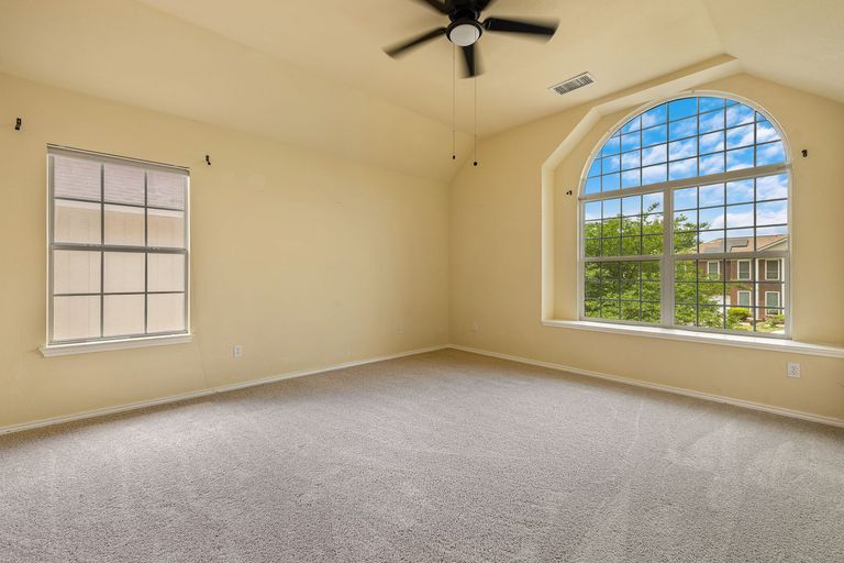 32-web-or-mls-8410-cambria-dr-kcp-042425---19.jpg