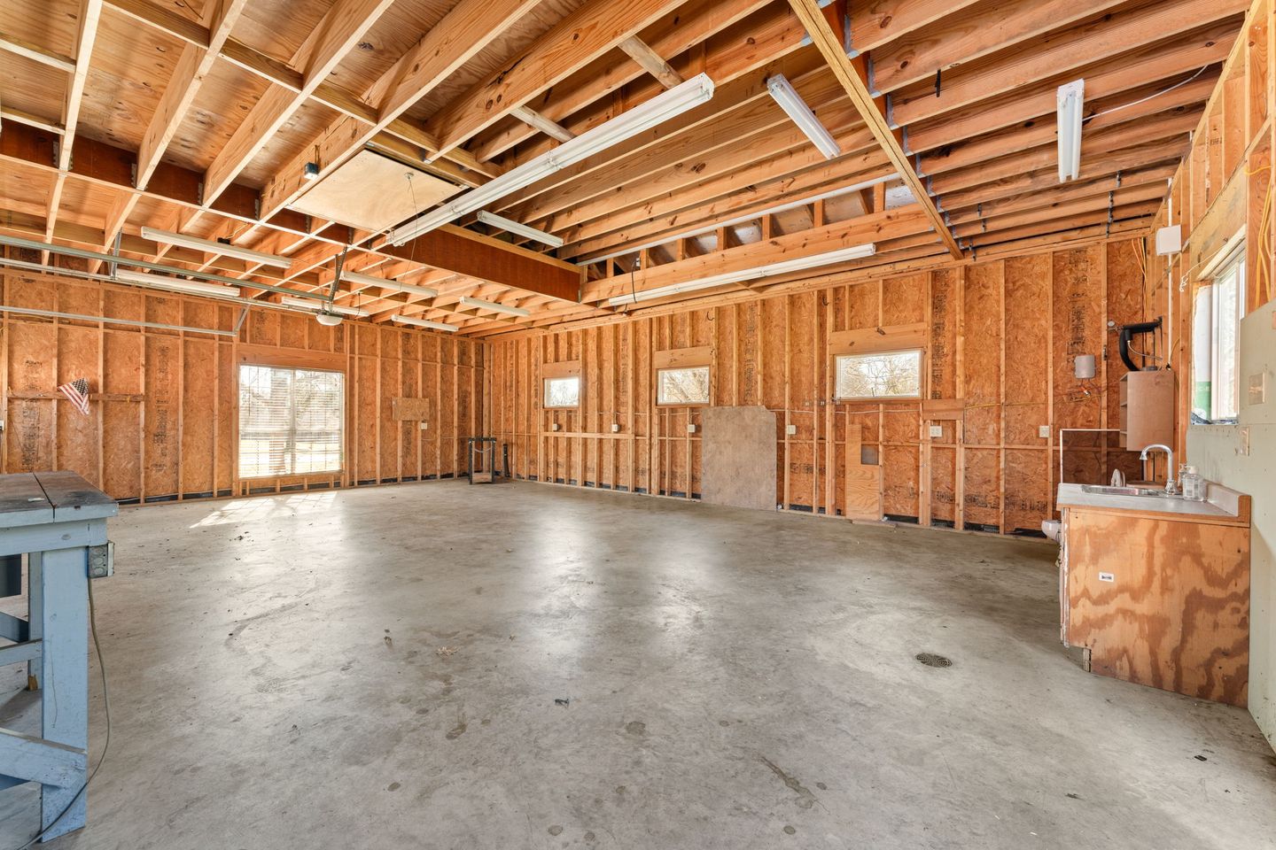 33-web-or-mls-12100-cactus-bend-(2-of-35).jpg