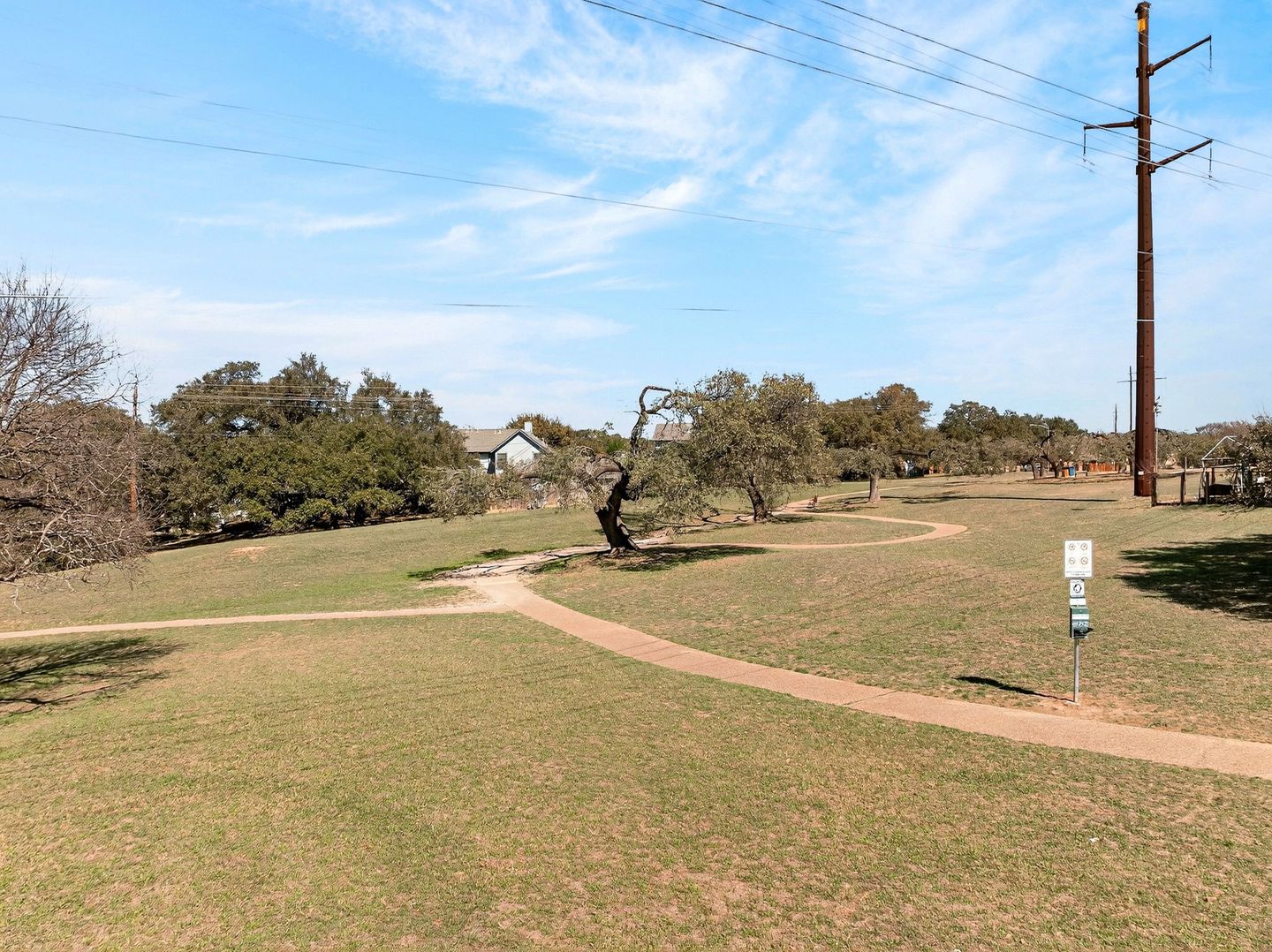 33-web-or-mls-1411-gracy-farms-ln-118-amenities-(6-of-12).jpg