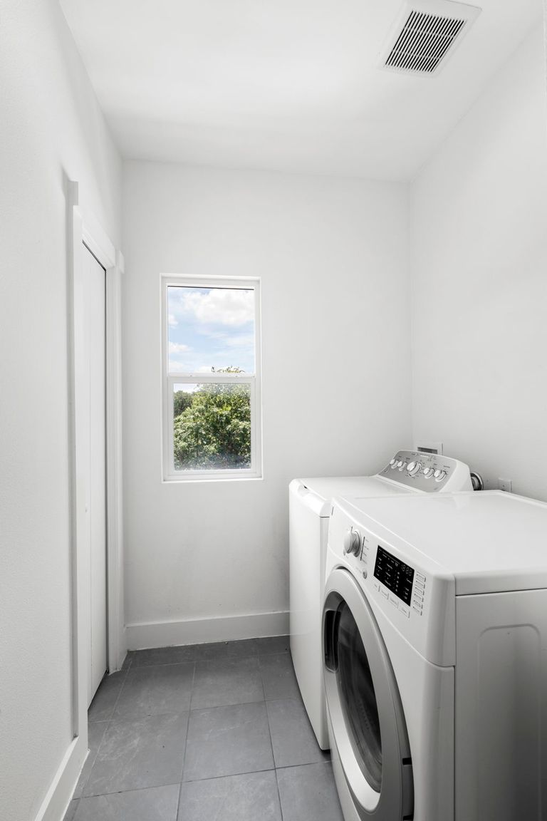 33-web-or-mls-1705-perez-st-b.jpg