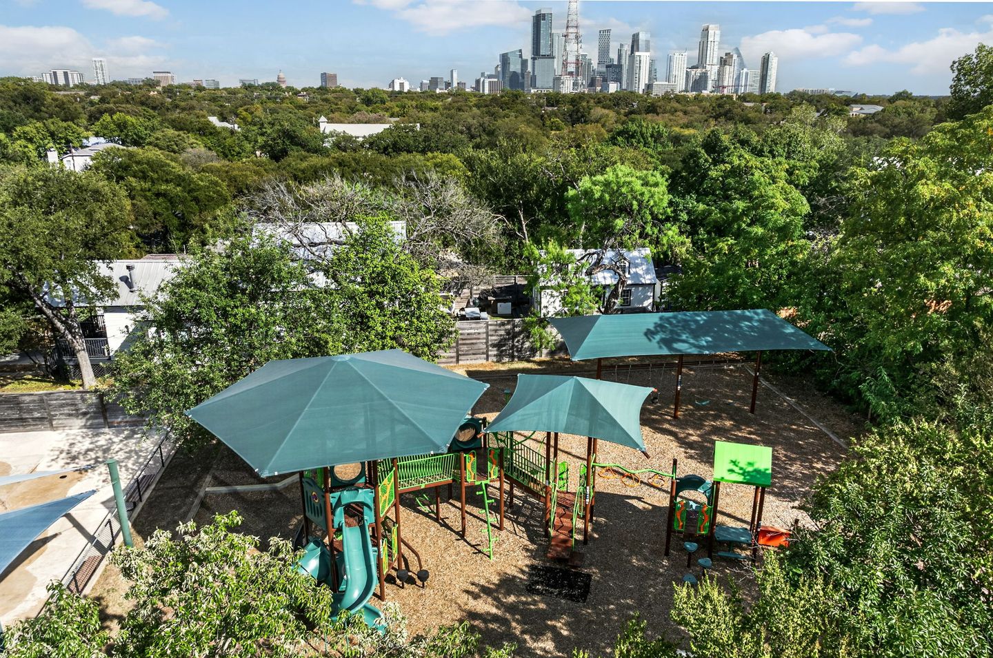 33-web-or-mls-1800-w-10th-st-(33-of-34).jpg
