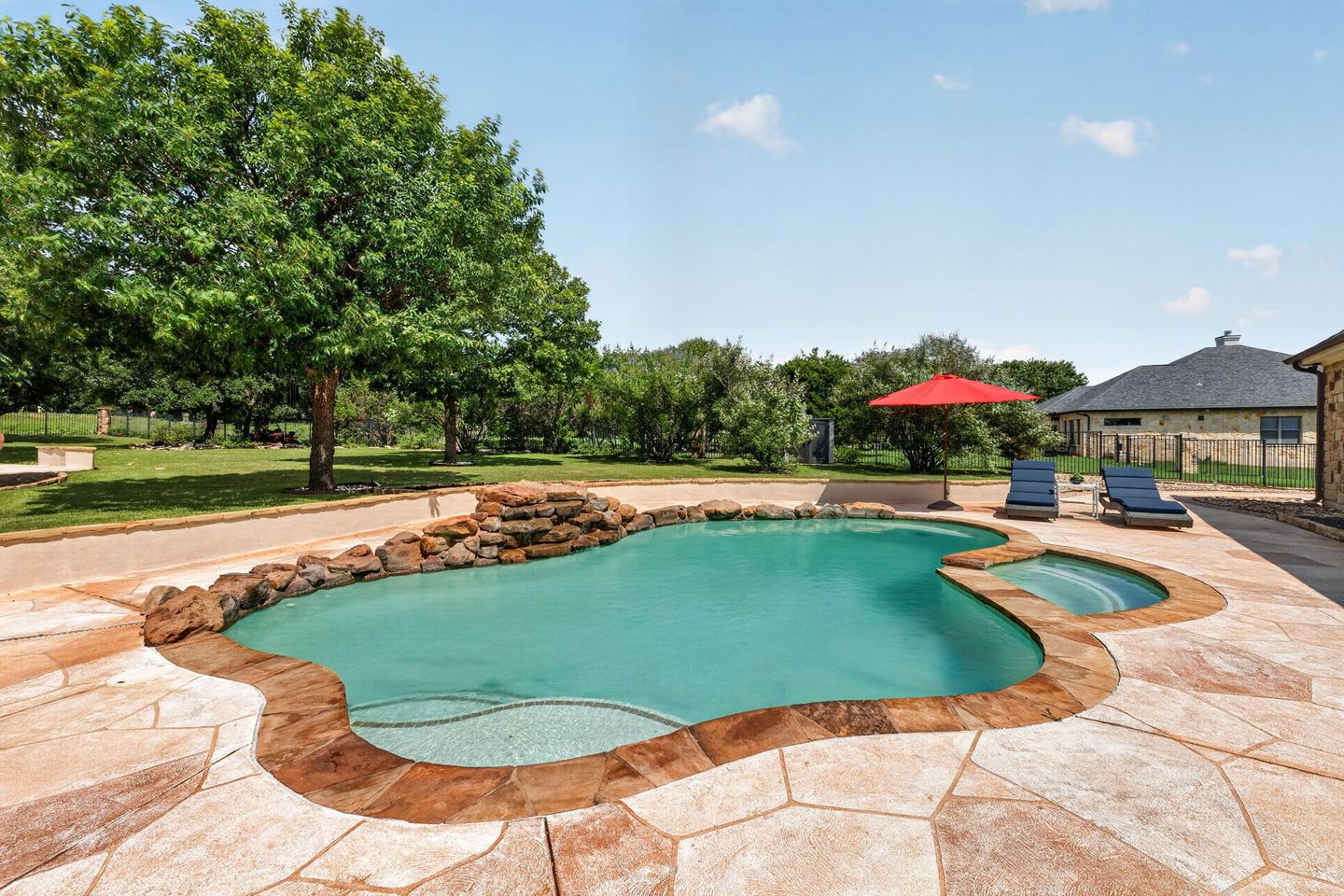 33-web-or-mls-201-canyon-vista-ln-(29-of-37).jpg