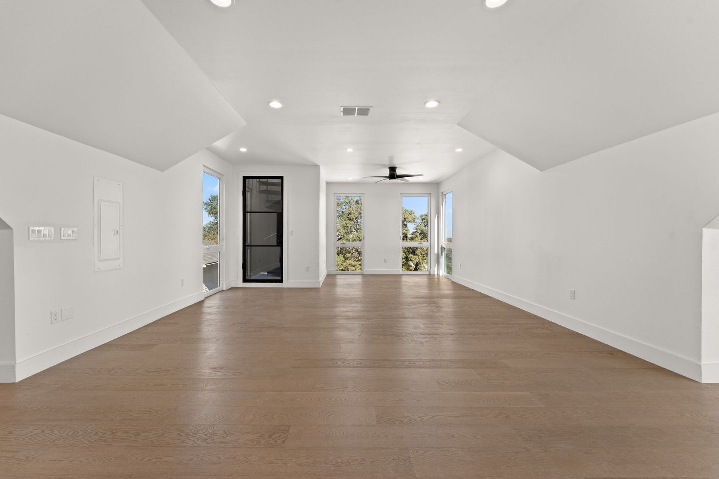 33-web-or-mls-3814-wadford-st-(30-of-36).jpg