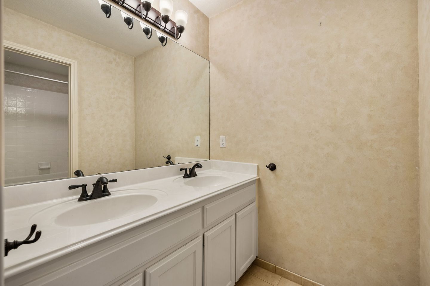 33-web-or-mls-8410-cambria-dr-kcp-042425---9.jpg