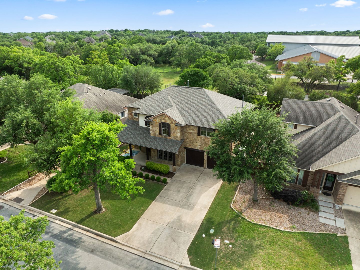 34-web-or-mls-11205-cap-stone-dr-32.jpg