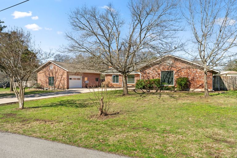 34-web-or-mls-12100-cactus-bend-(4-of-35).jpg