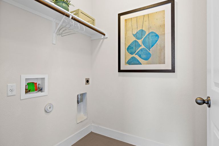 34-web-or-mls-1305-sarah-christine-ln-kcp-062124---4.jpg