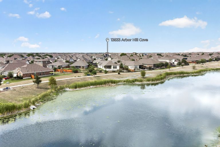 34-web-or-mls-13833-arbor-hill-cove-(4-of-6).jpg
