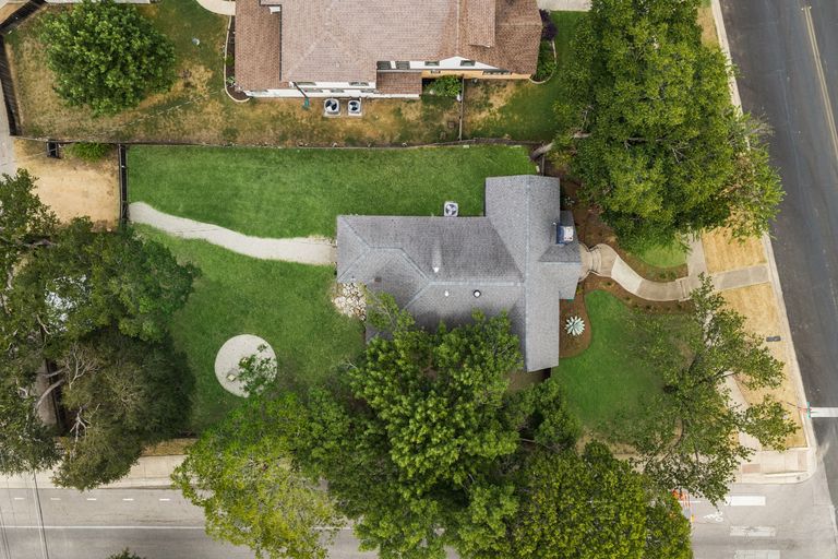 34-web-or-mls-1612-travis-heights-blvd-(35-of-35).jpg