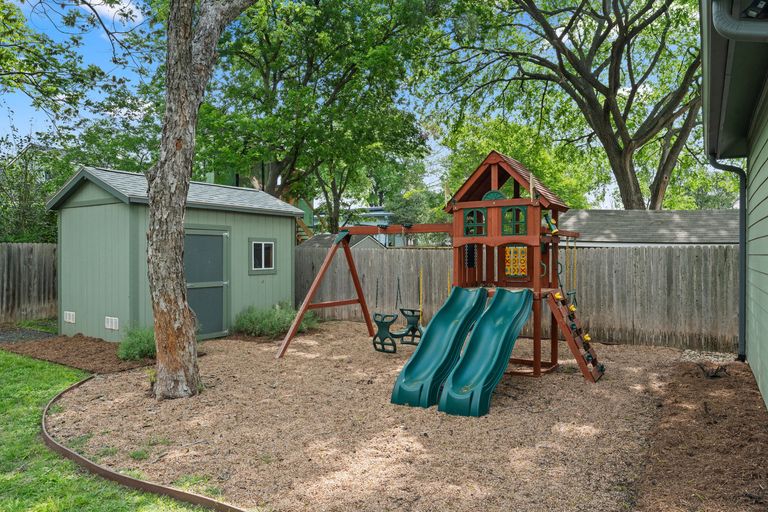34-web-or-mls-1710-payne-ave-32.jpg