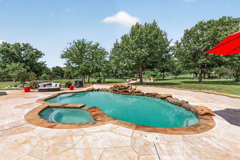 34-web-or-mls-201-canyon-vista-ln-(8-of-29).jpg