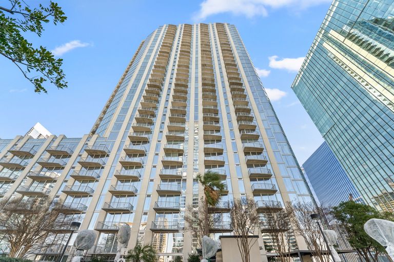 34-web-or-mls-360-nueces-st-2408-(35-of-38).jpg