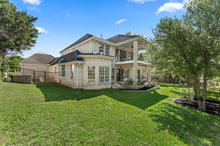 34-web-or-mls-6-dovedale-cove-33.jpg