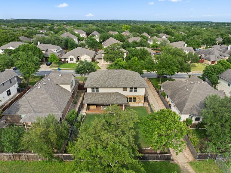 35-web-or-mls-11205-cap-stone-dr-33.jpg