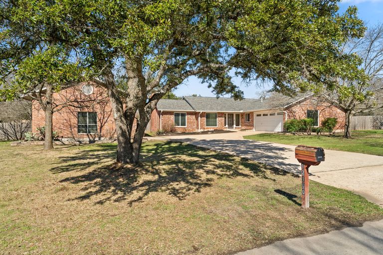 35-web-or-mls-12100-cactus-bend-(3-of-35).jpg