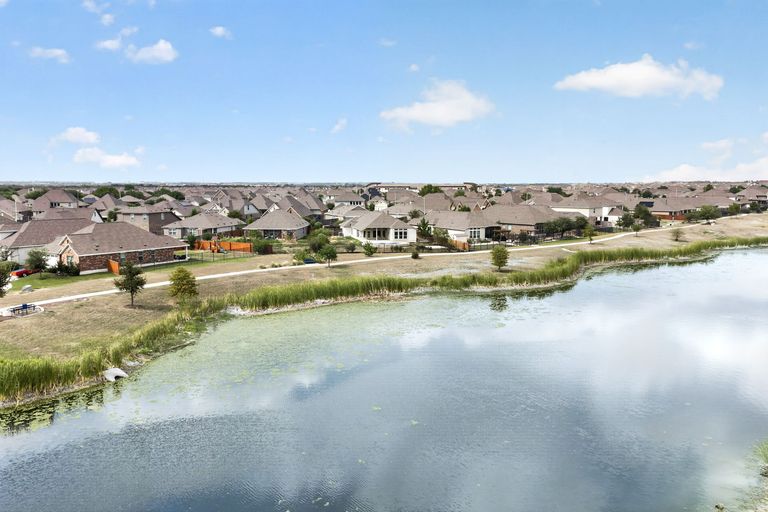 35-web-or-mls-13833-arbor-hill-cove-(5-of-6).jpg