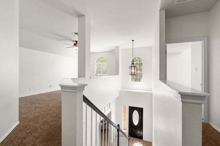 35-web-or-mls-16801-stockton-dr.jpg