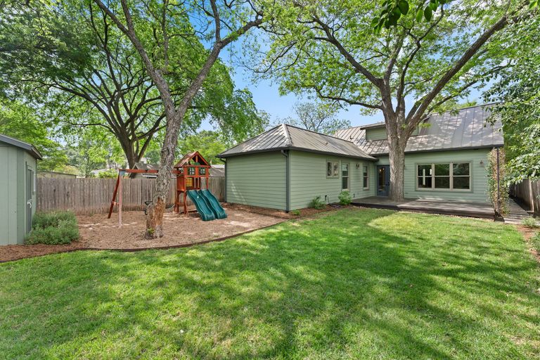 35-web-or-mls-1710-payne-ave-33.jpg