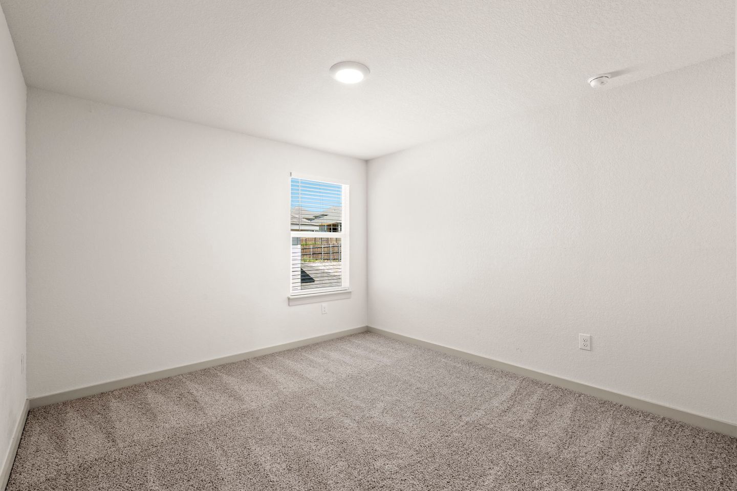 35-web-or-mls-221-indian-shoal-dr.jpg