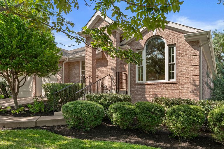35-web-or-mls-5900-savin-hill-ct-30.jpg
