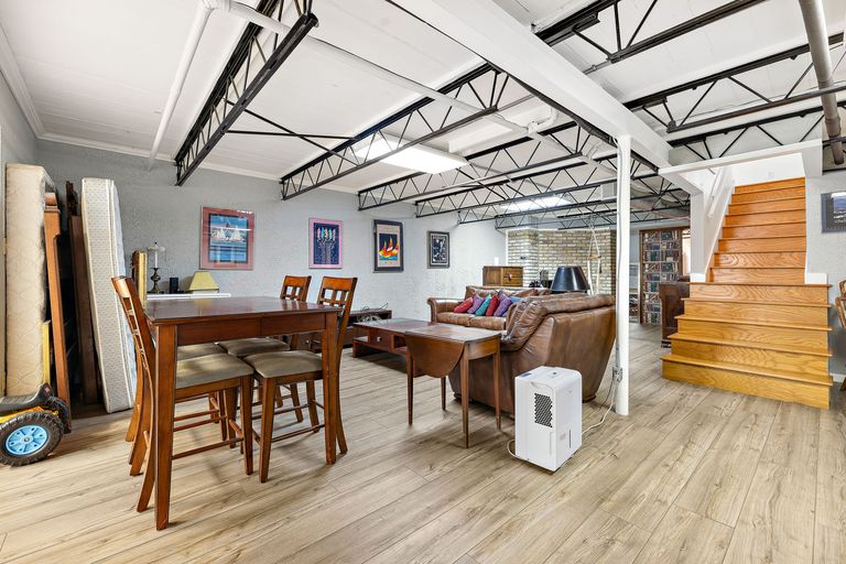 35-web-or-mls-7-inwood-cir-020625-95.jpg