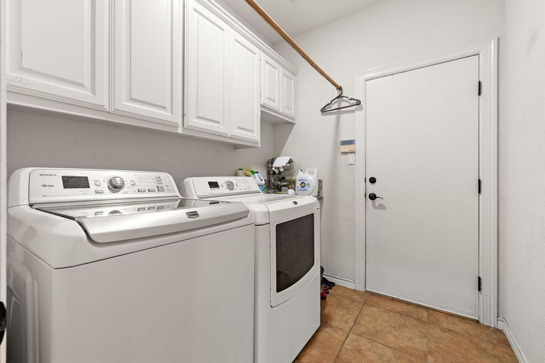 35-web-or-mls-9608-streamside-dr-kcp-061526---37.jpg