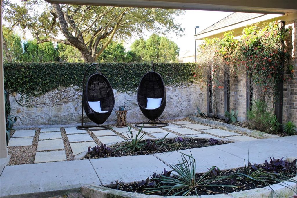 36-036_courtyard.jpg