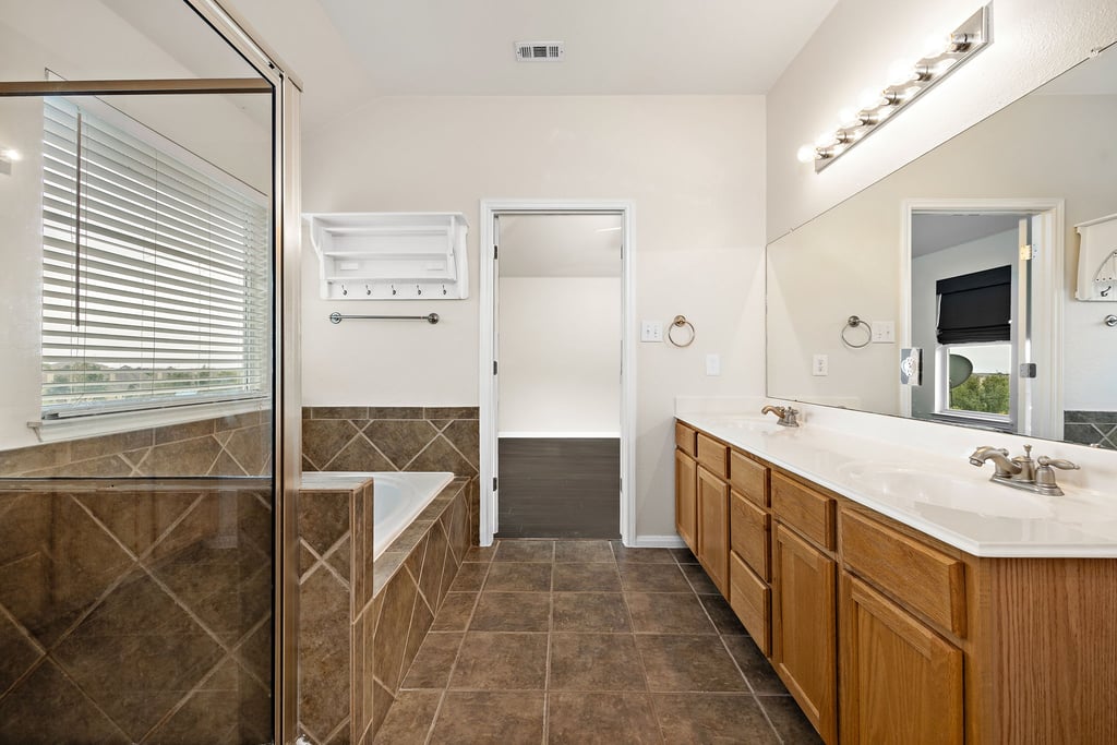 36-custom-1111-hidden-view-pl-kcp-102523---61.jpg