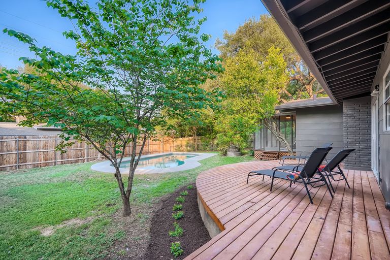 36-patio.jpg
