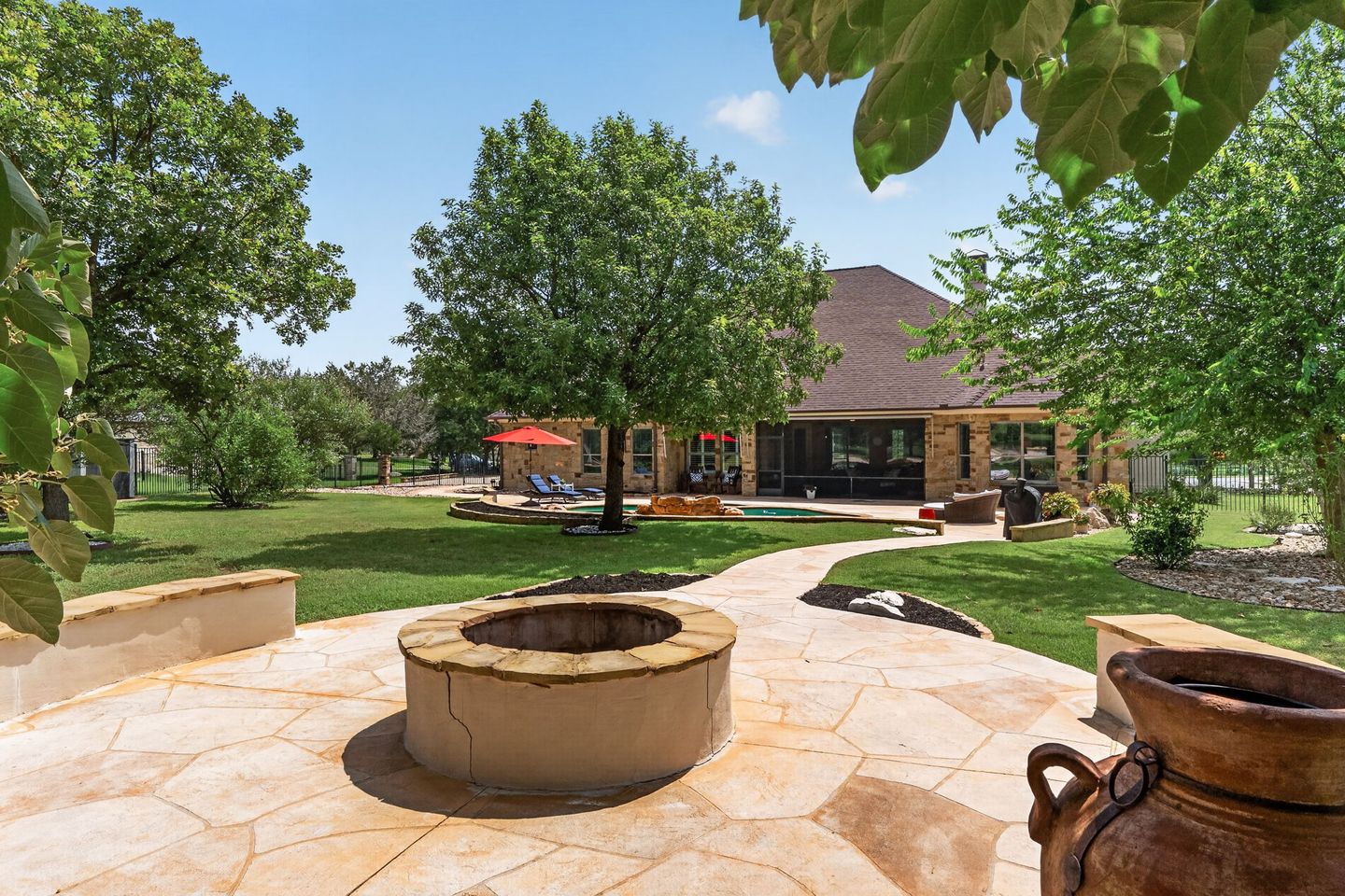 36-web-or-mls-201-canyon-vista-ln-(13-of-29).jpg