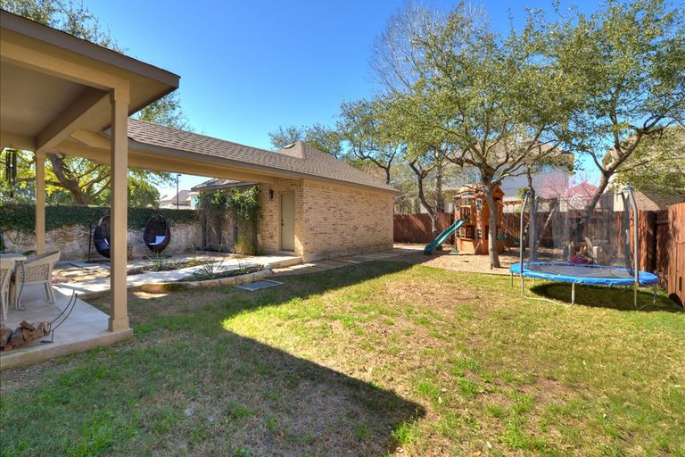 37-037_backyard.jpg