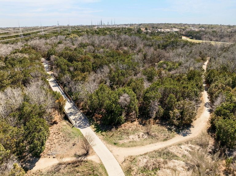 37-web-or-mls-1411-gracy-farms-ln-118-amenities-(10-of-12).jpg