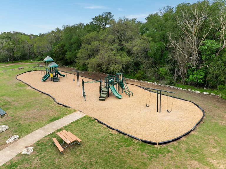 37-web-or-mls-408-kissing-oak-dr-(37-of-39).jpg