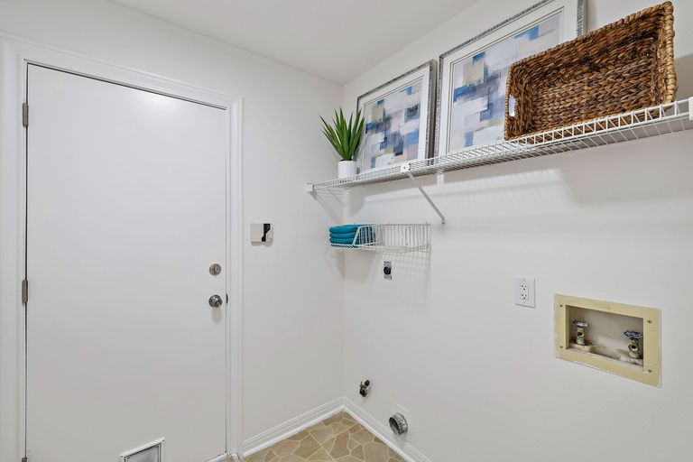 37-web-or-mls-6500-back-bay-ln-kcp-050824---184.jpg