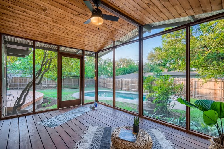 38-patio.jpg
