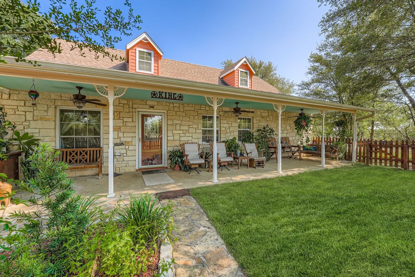 399-upper-elgin-river-rd---web-quality---006---03-exterior-front-entry.jpg