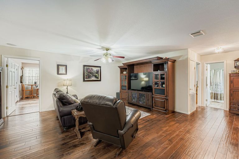 399-upper-elgin-river-rd---web-quality---007---05-living-room.jpg
