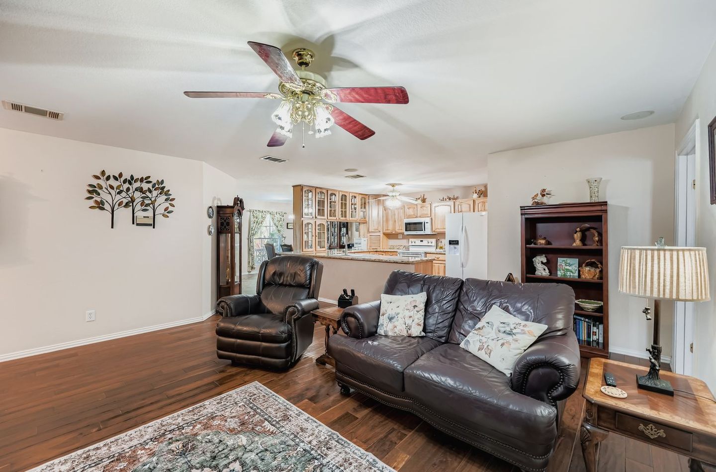 399-upper-elgin-river-rd---web-quality---009---07-living-room.jpg