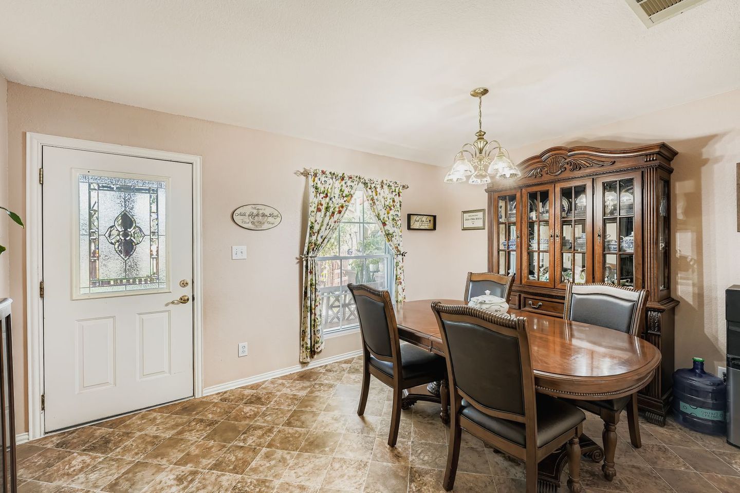 399-upper-elgin-river-rd---web-quality---012---10-dining-room.jpg
