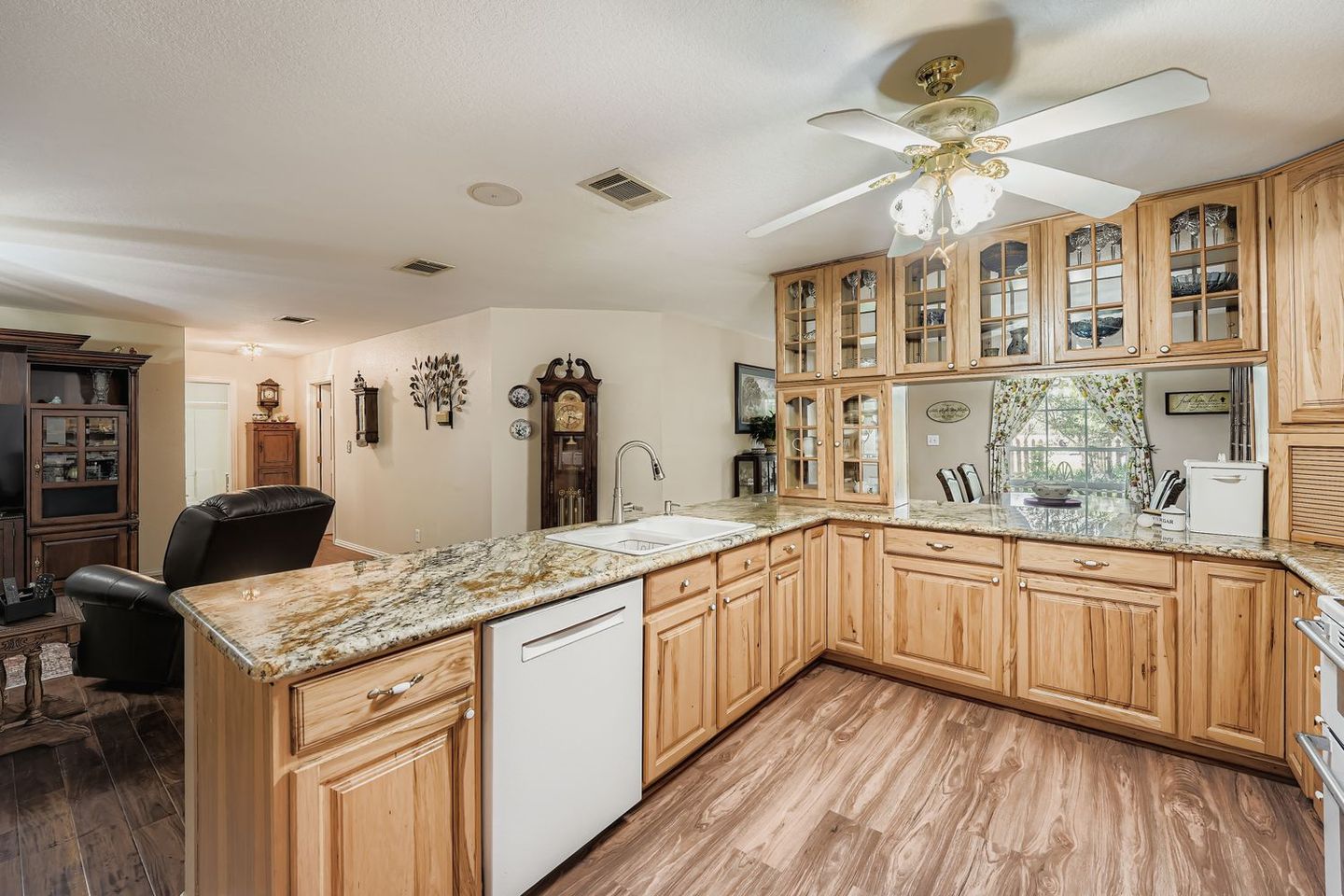 399-upper-elgin-river-rd---web-quality---015---14-kitchen.jpg