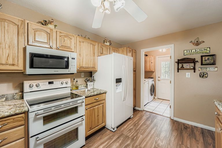 399-upper-elgin-river-rd---web-quality---017---16-kitchen.jpg