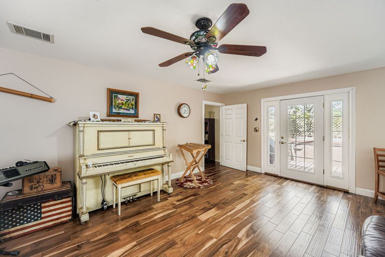 399-upper-elgin-river-rd---web-quality---020---20-family-room.jpg