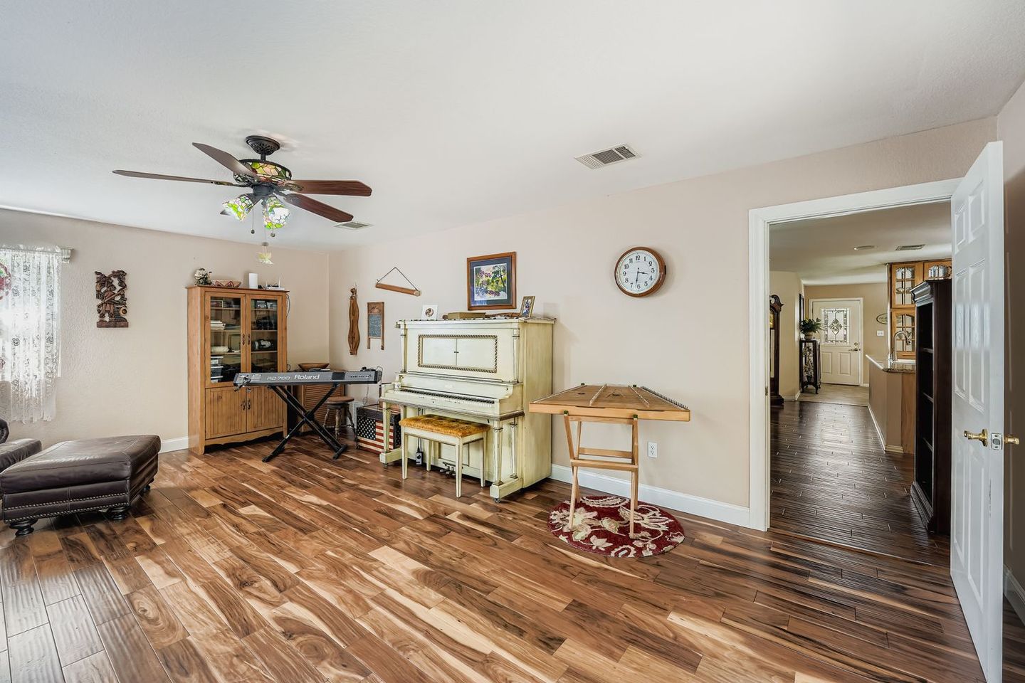 399-upper-elgin-river-rd---web-quality---021---21-family-room.jpg