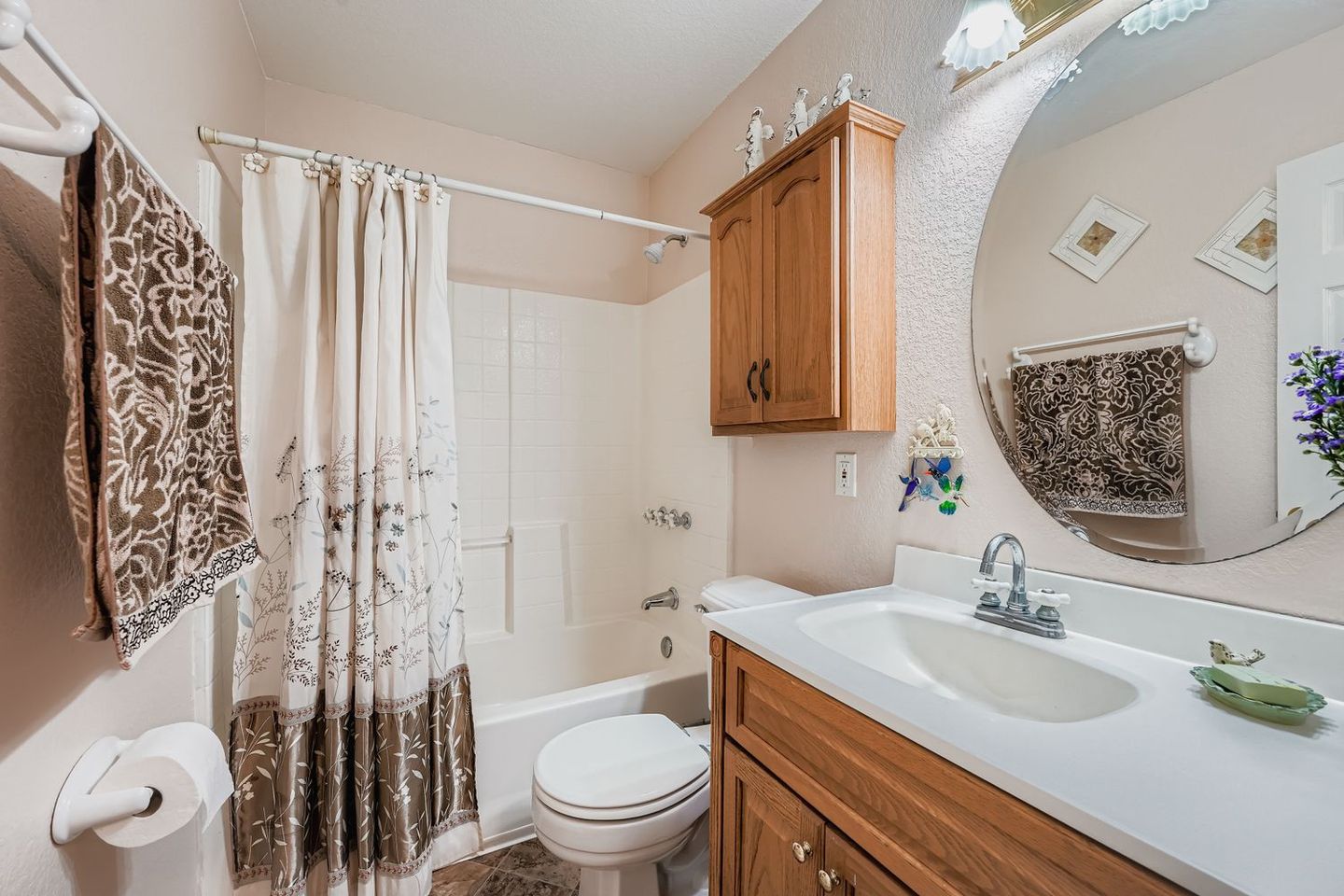 399-upper-elgin-river-rd---web-quality---030---32-bathroom.jpg
