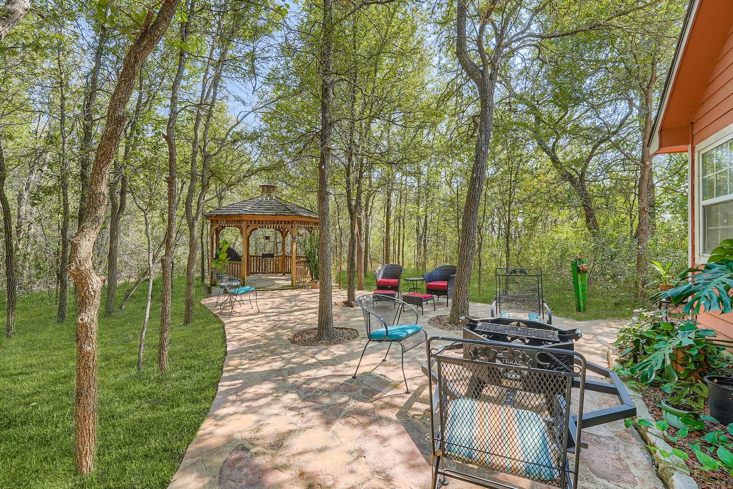 399-upper-elgin-river-rd---web-quality---033---36-patio.jpg