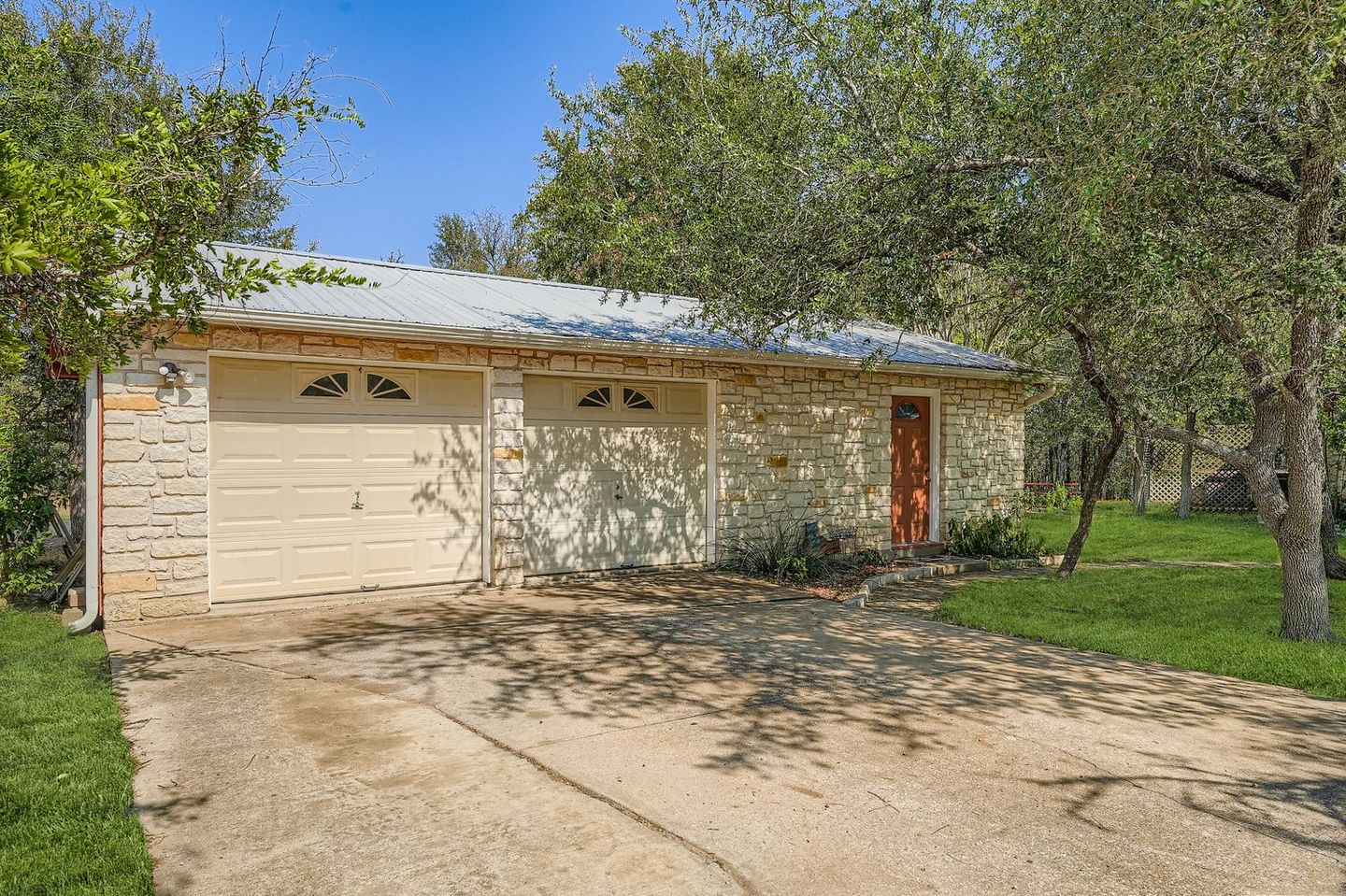399-upper-elgin-river-rd---web-quality---039---44-garage-exterior.jpg
